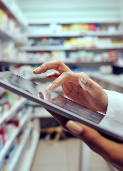 holding-tablet